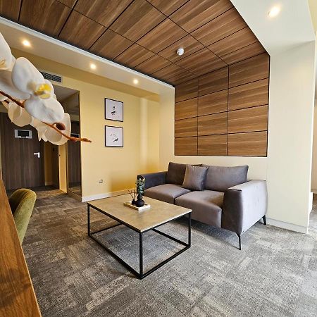 Hotel Etna Gracanica  Kültér fotó