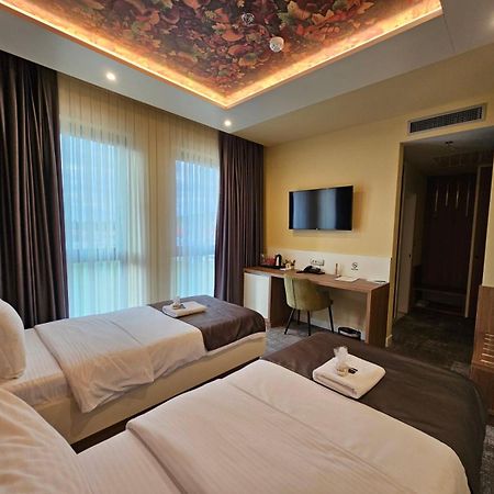 Hotel Etna Gracanica  Kültér fotó