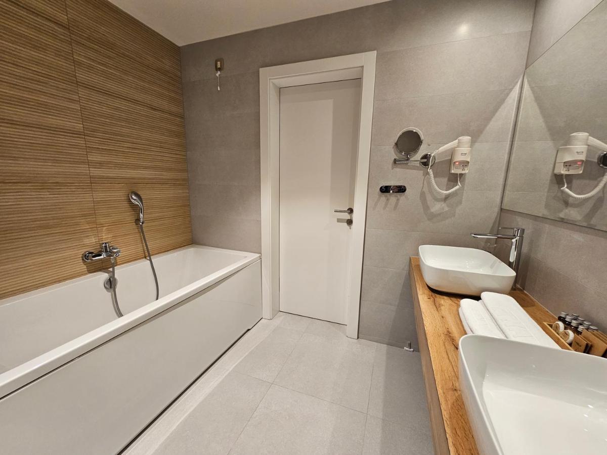 Hotel Etna Gracanica  Kültér fotó