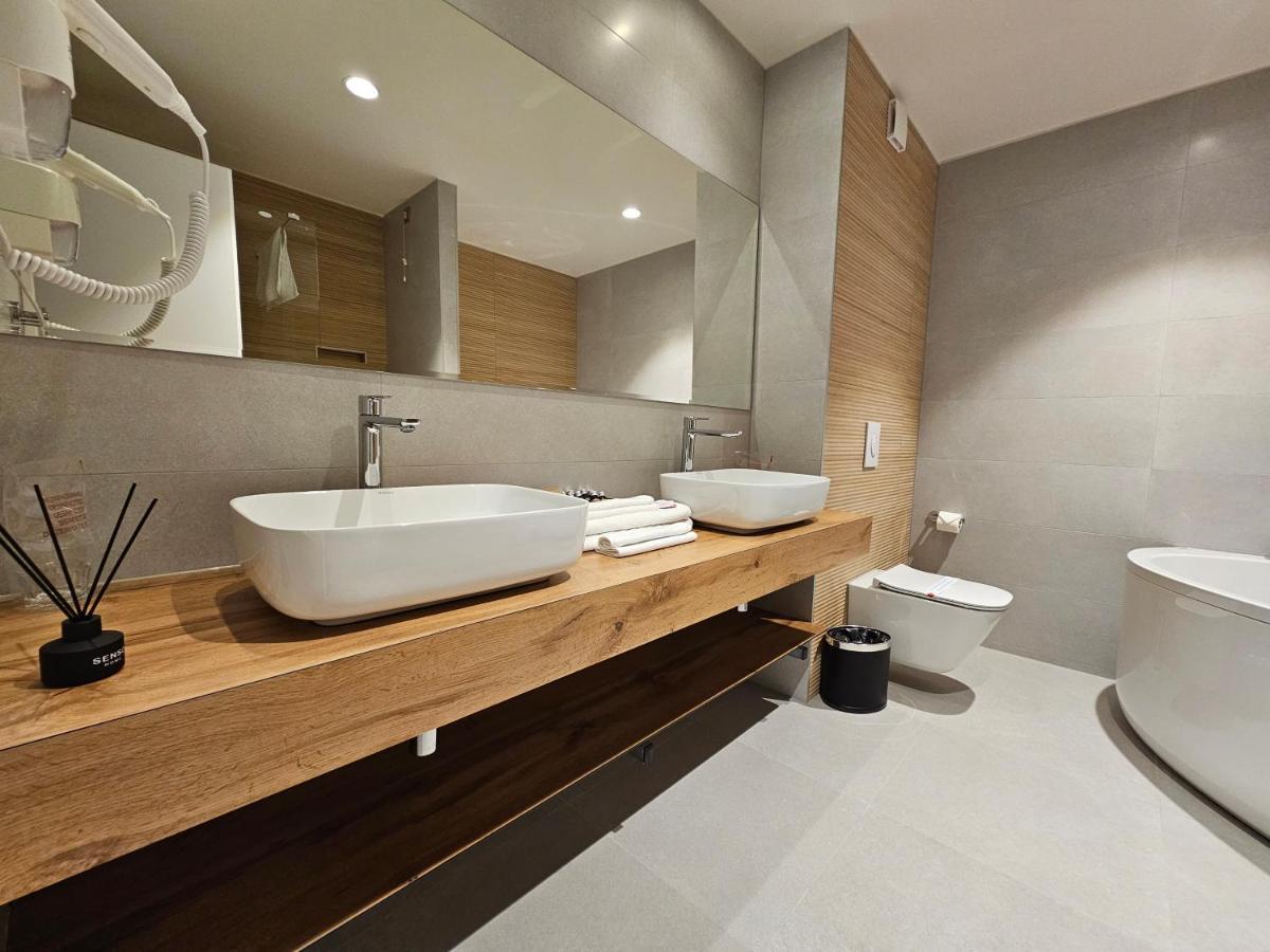 Hotel Etna Gracanica  Kültér fotó