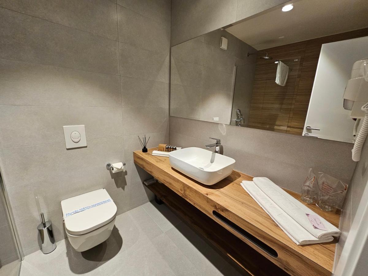 Hotel Etna Gracanica  Kültér fotó