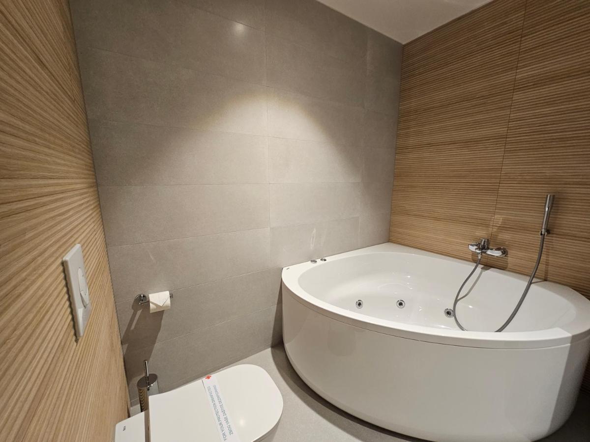 Hotel Etna Gracanica  Kültér fotó