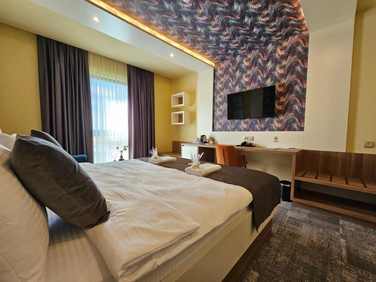Hotel Etna Gracanica  Kültér fotó