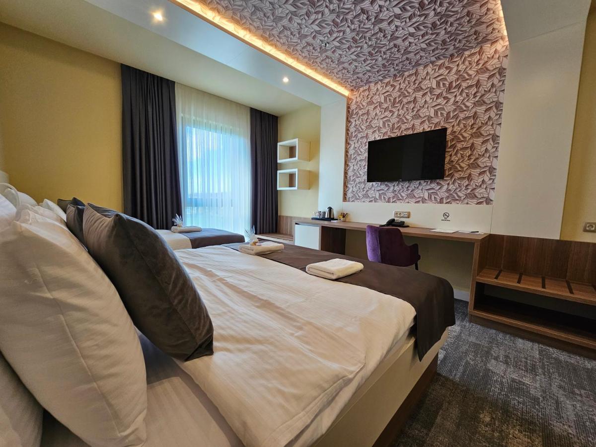 Hotel Etna Gracanica  Kültér fotó