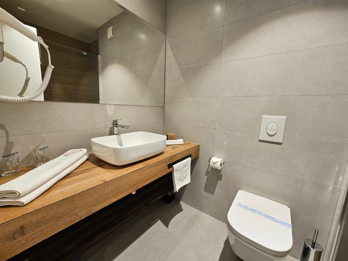 Hotel Etna Gracanica  Kültér fotó