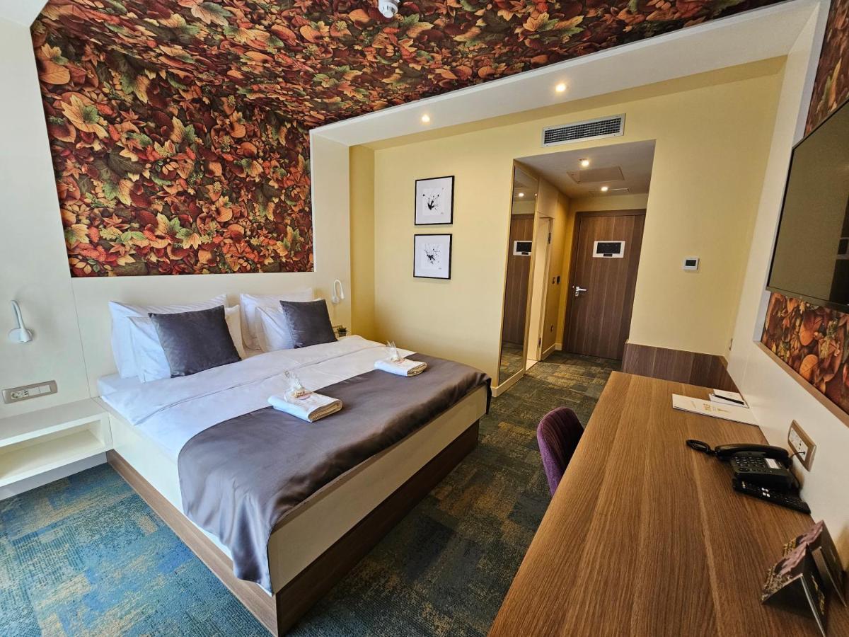 Hotel Etna Gracanica  Kültér fotó