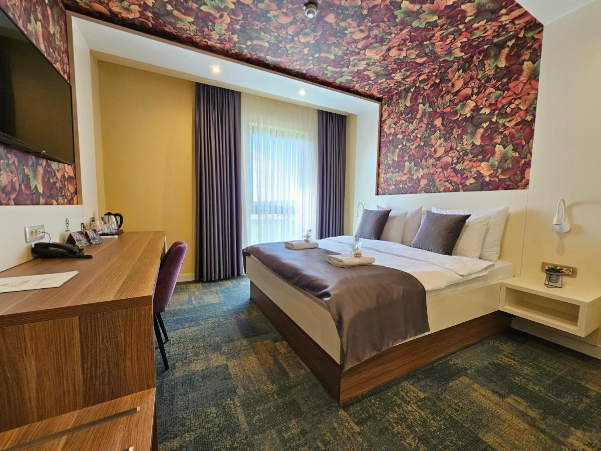 Hotel Etna Gracanica  Kültér fotó