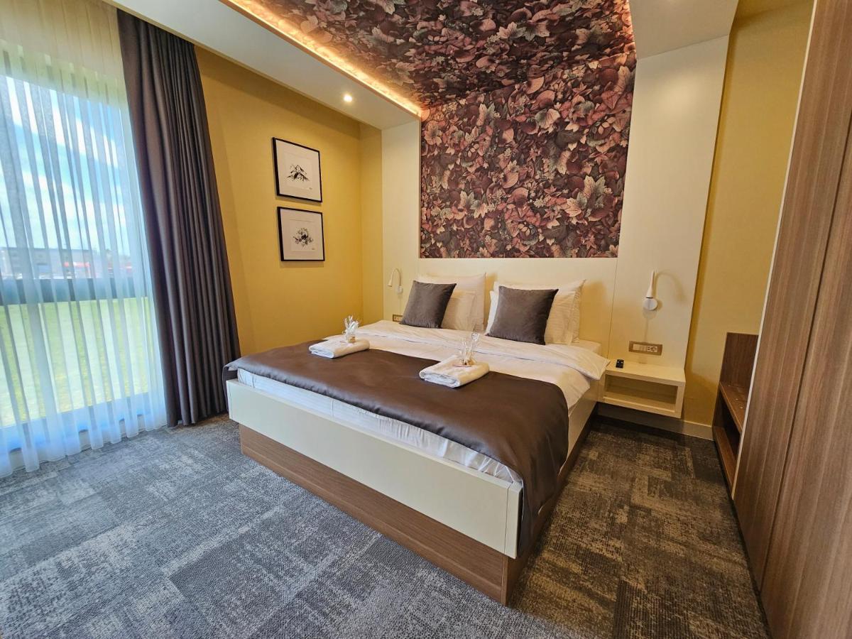 Hotel Etna Gracanica  Kültér fotó