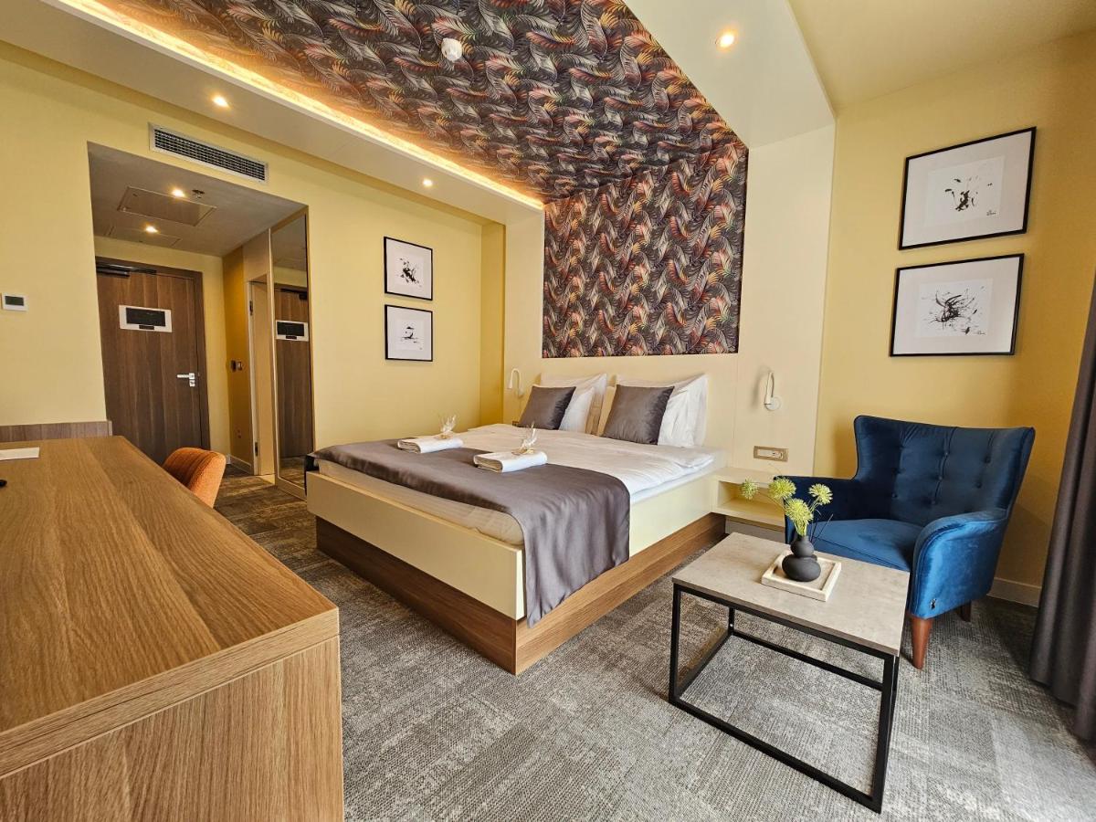 Hotel Etna Gracanica  Kültér fotó