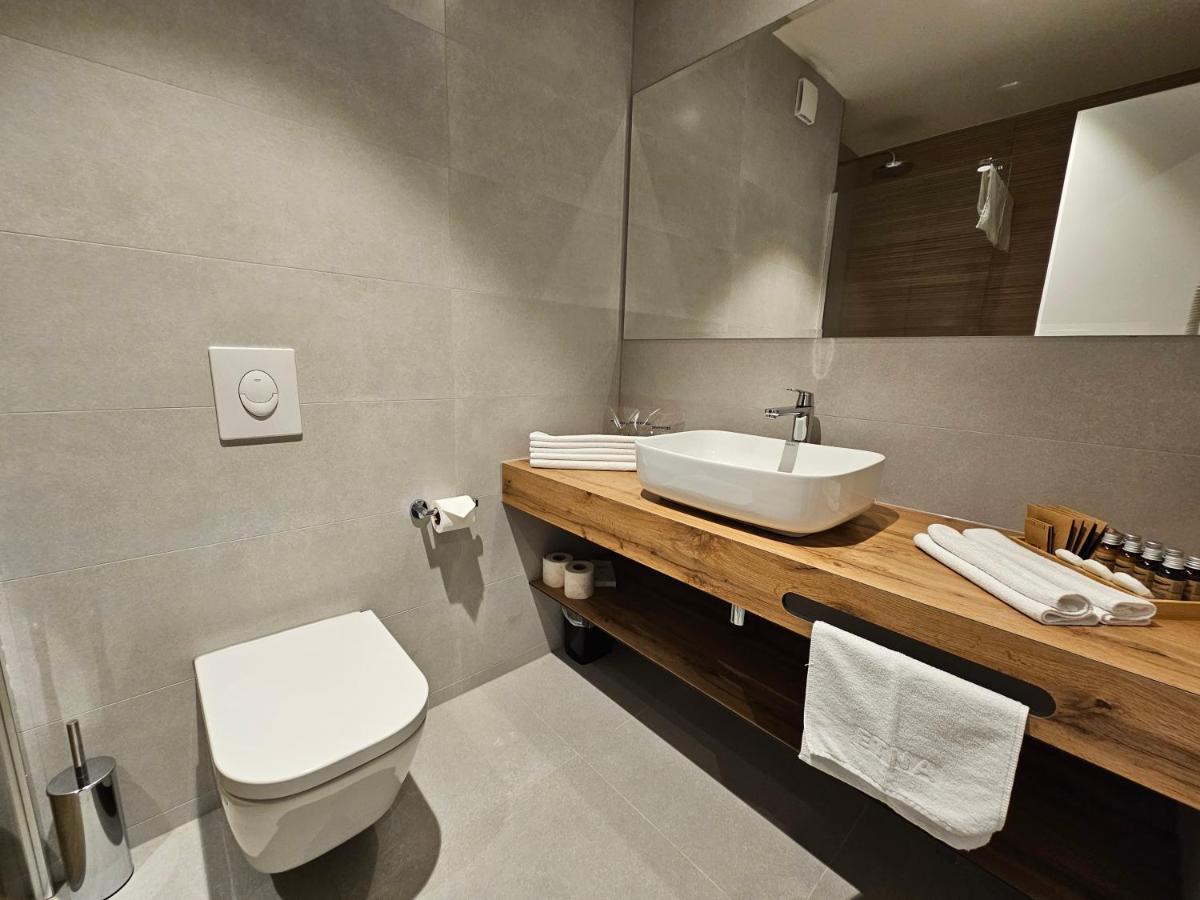 Hotel Etna Gracanica  Kültér fotó