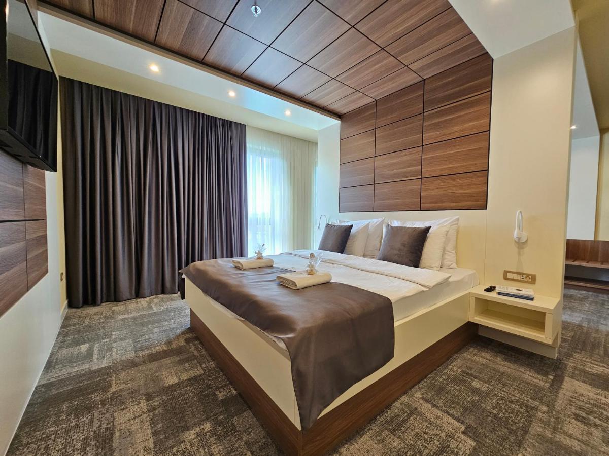 Hotel Etna Gracanica  Kültér fotó