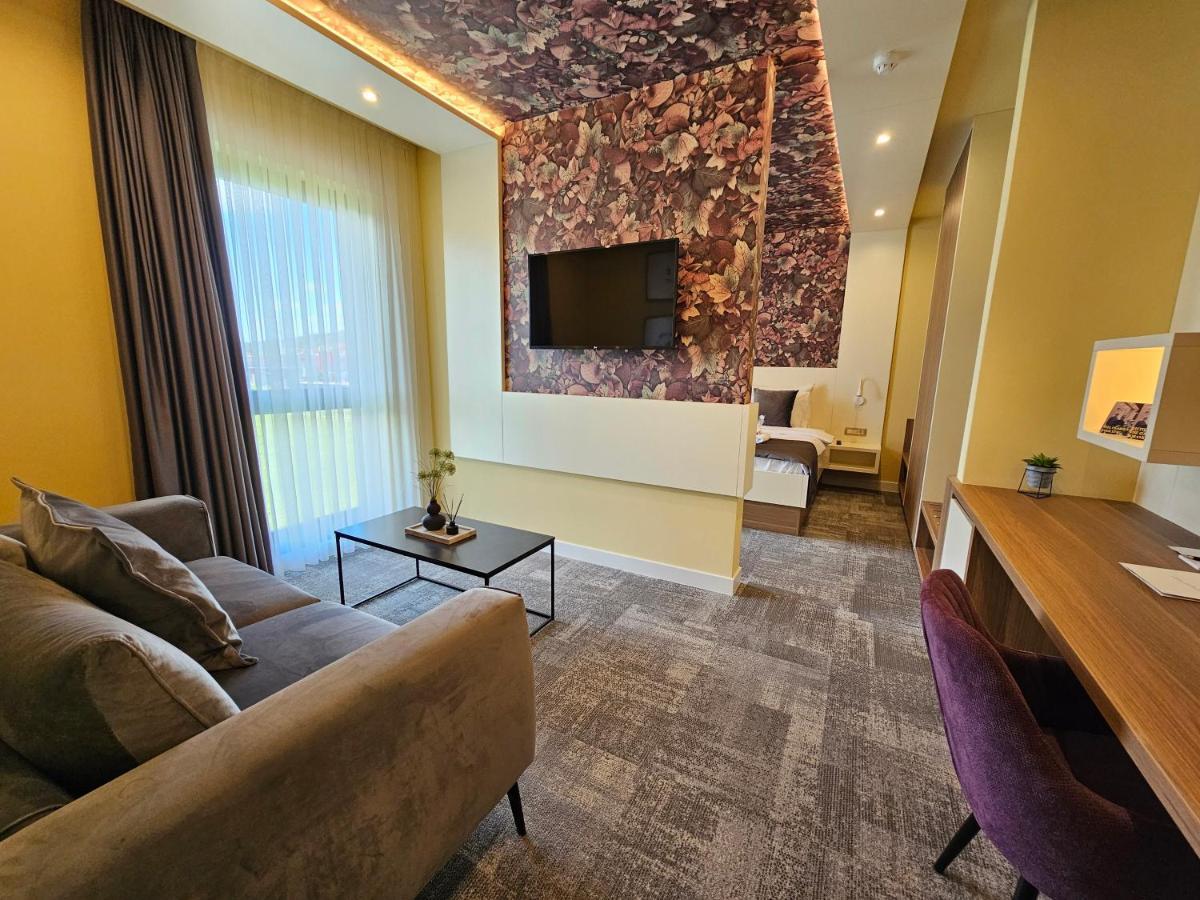 Hotel Etna Gracanica  Kültér fotó