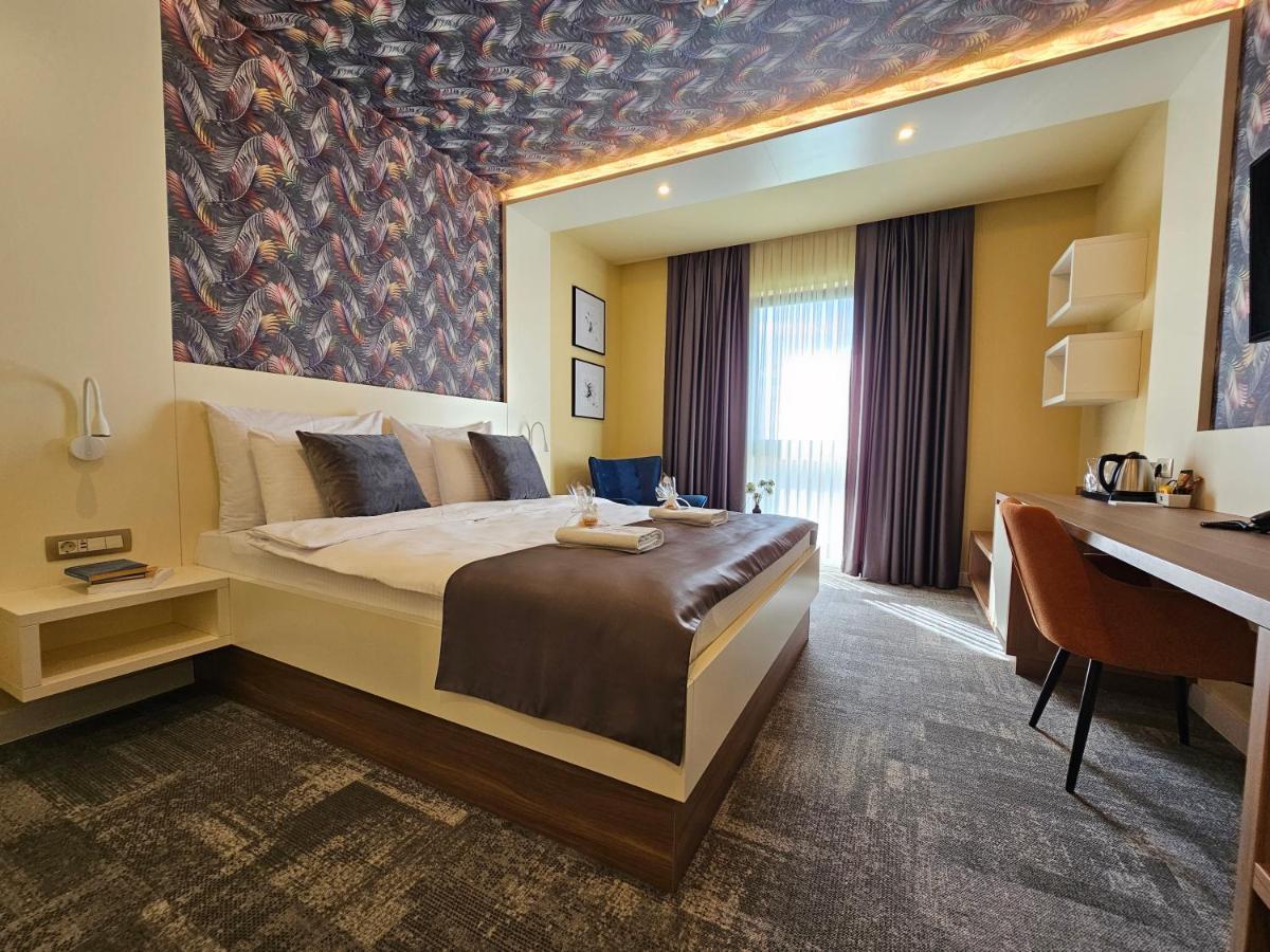 Hotel Etna Gracanica  Kültér fotó