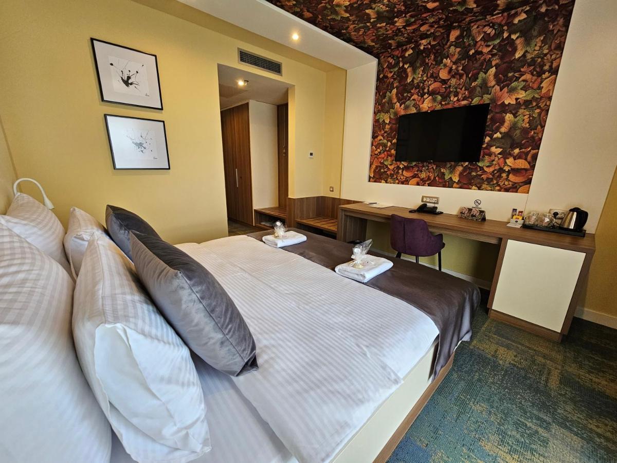 Hotel Etna Gracanica  Kültér fotó