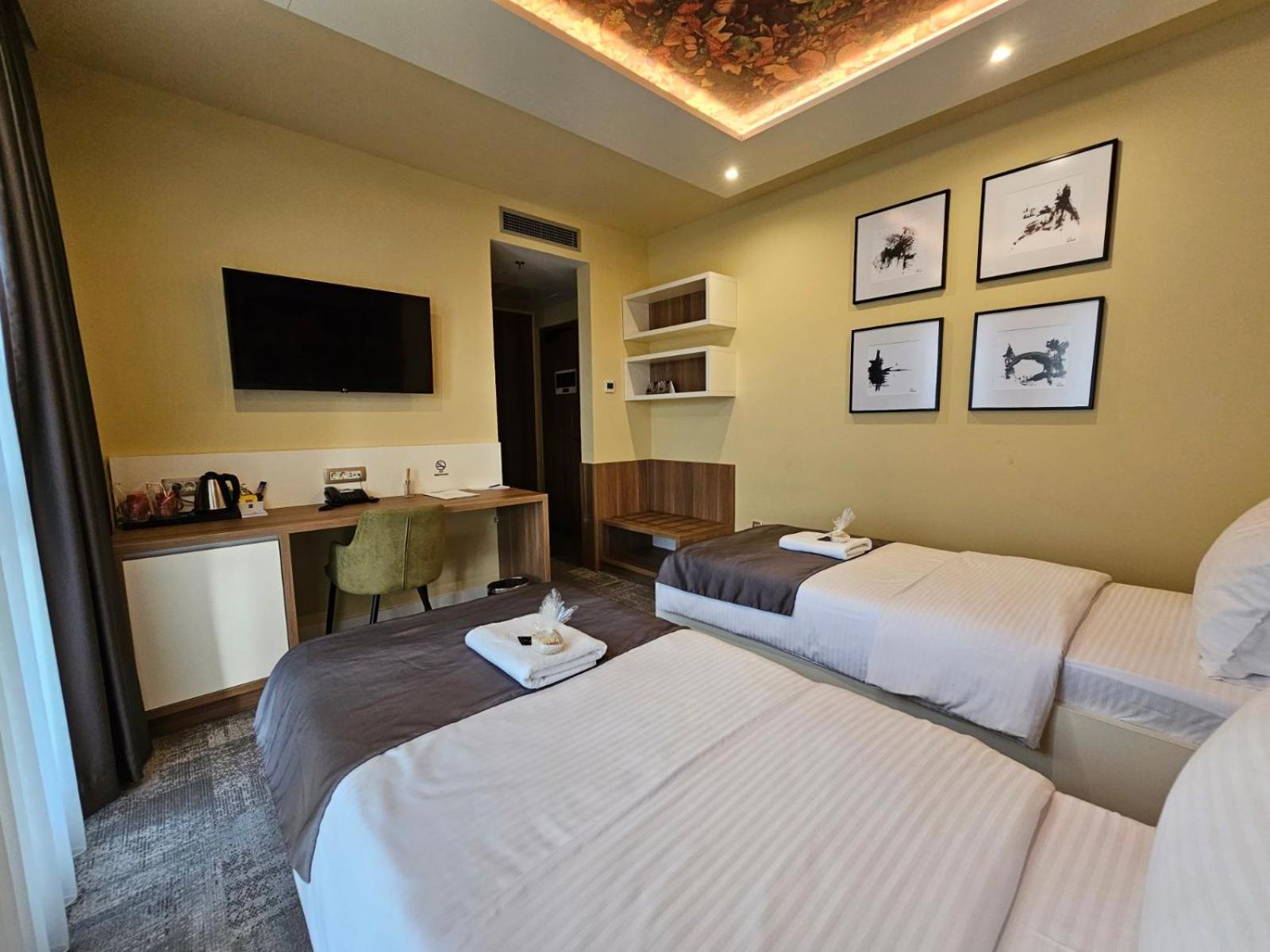 Hotel Etna Gracanica  Kültér fotó