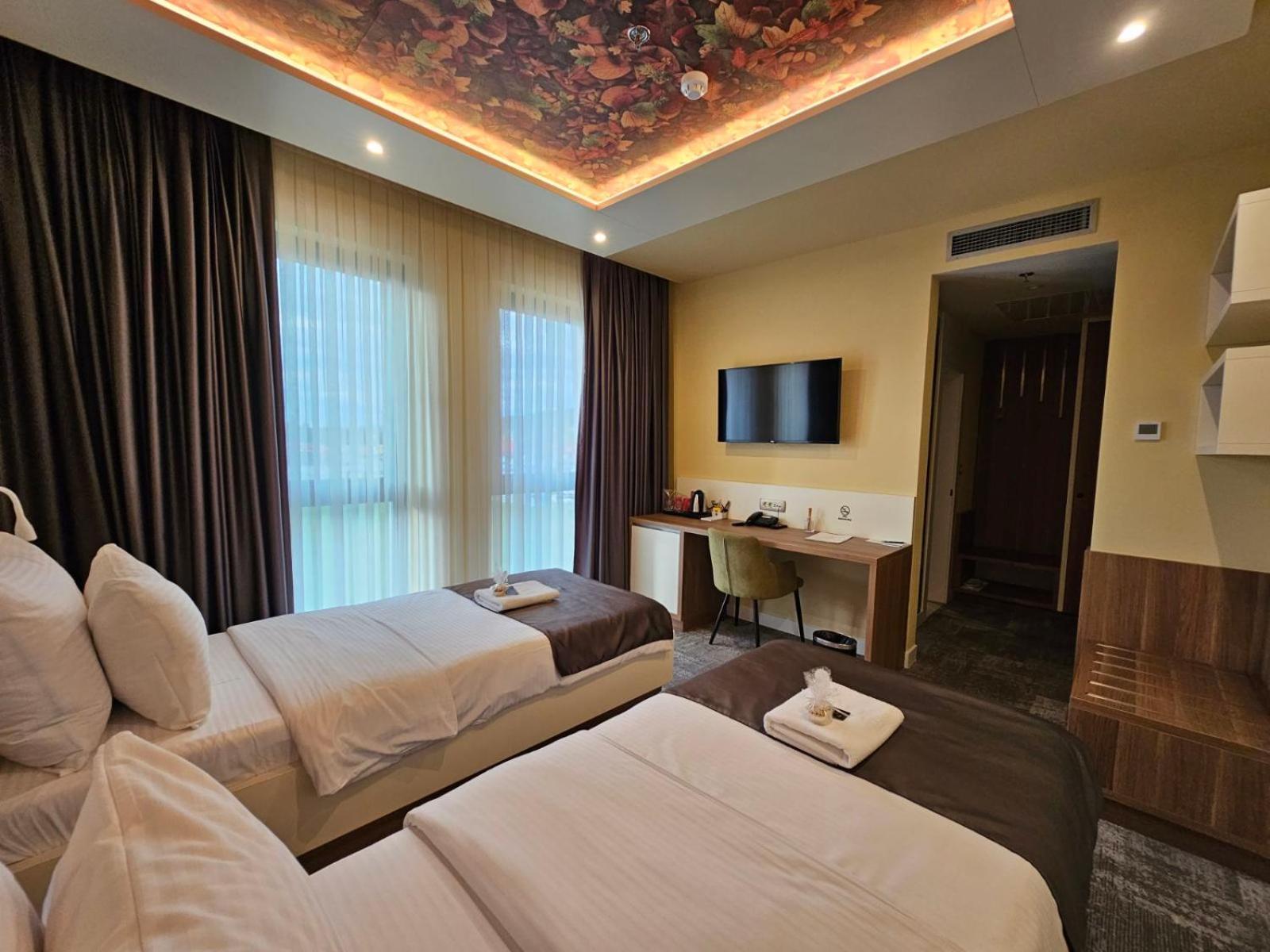 Hotel Etna Gracanica  Kültér fotó