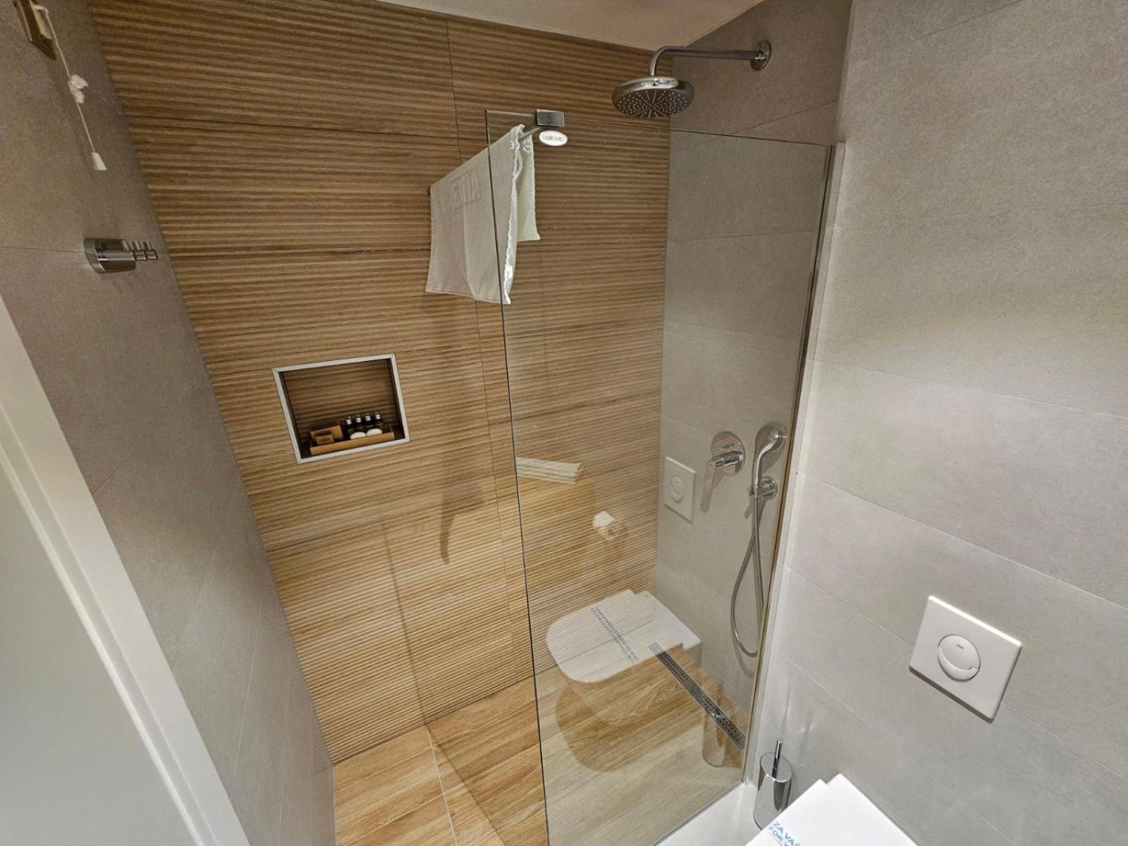 Hotel Etna Gracanica  Kültér fotó